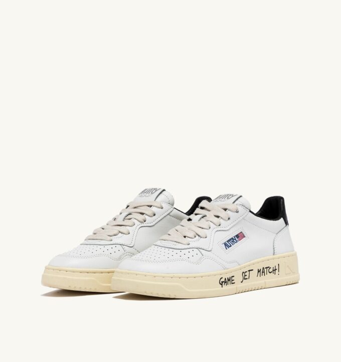 MEDALIST LOW SNEAKER AUS WEISSEM UND SCHWARZEM LEDER MIT SCHRIFTZUG MEDALIST LOW SNEAKER AUS WEISSEM UND SCHWARZEM LEDER MIT SCHRIFTZUG