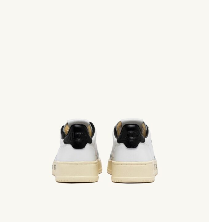 MEDALIST LOW SNEAKER AUS WEISSEM UND SCHWARZEM LEDER MIT SCHRIFTZUG MEDALIST LOW SNEAKER AUS WEISSEM UND SCHWARZEM LEDER MIT SCHRIFTZUG