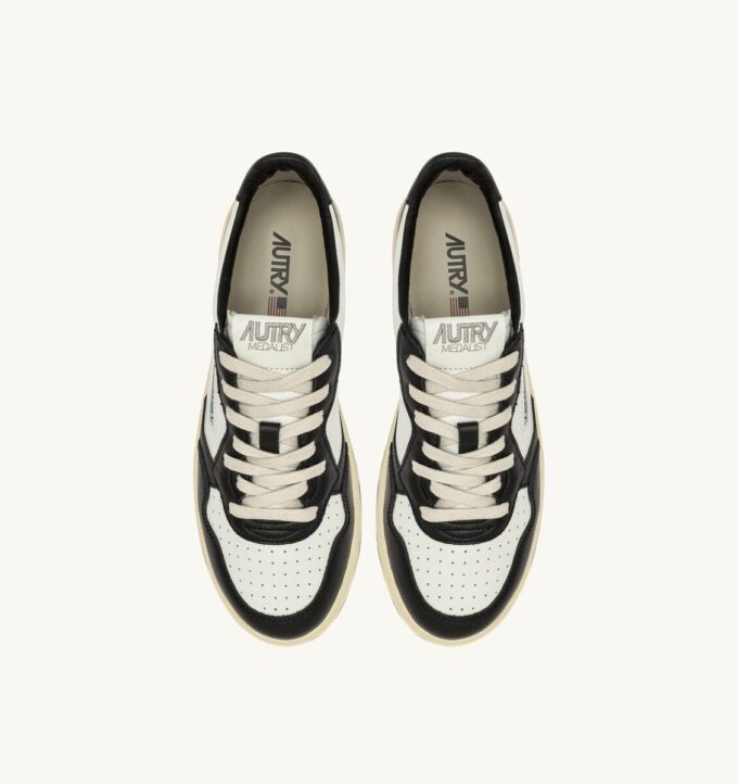 MEDALIST LOW SNEAKER AUS WEISSEM UND SCHWARZEM LEDER MIT SCHRIFTZUG MEDALIST LOW SNEAKER AUS WEISSEM UND SCHWARZEM LEDER MIT SCHRIFTZUG