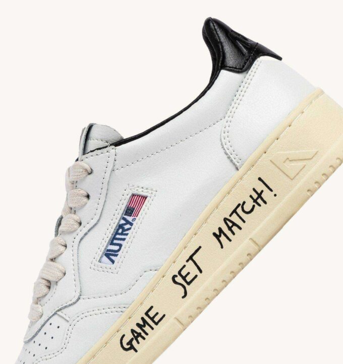 MEDALIST LOW SNEAKER AUS WEISSEM UND SCHWARZEM LEDER MIT SCHRIFTZUG MEDALIST LOW SNEAKER AUS WEISSEM UND SCHWARZEM LEDER MIT SCHRIFTZUG