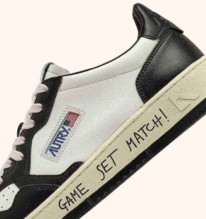 MEDALIST LOW SNEAKER AUS WEISSEM UND SCHWARZEM LEDER MIT SCHRIFTZUG MEDALIST LOW SNEAKER AUS WEISSEM UND SCHWARZEM LEDER MIT SCHRIFTZUG