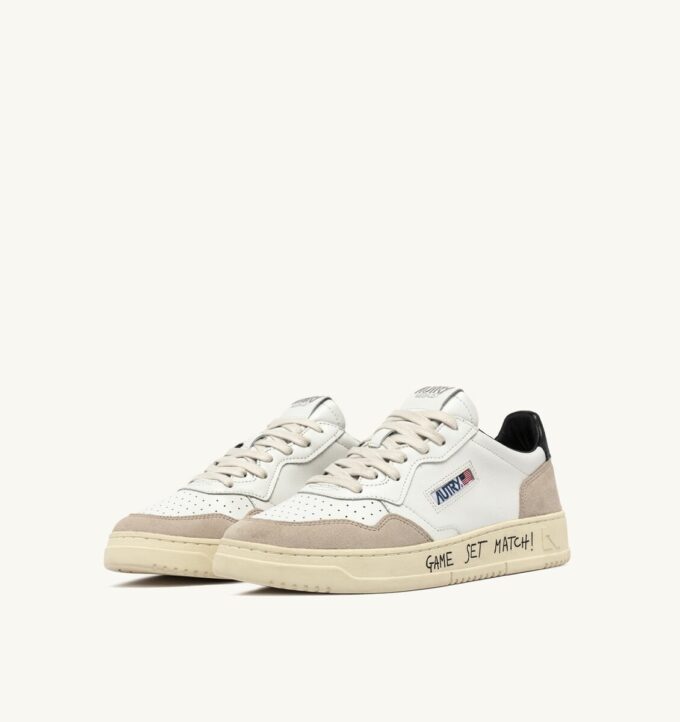 MEDALIST LOW SNEAKER AUS WEISSEM UND SCHWARZEM LEDER UND WILDLEDER MIT SCHRIFTZUG MEDALIST LOW SNEAKER AUS WEISSEM UND SCHWARZEM LEDER UND WILDLEDER MIT SCHRIFTZUG