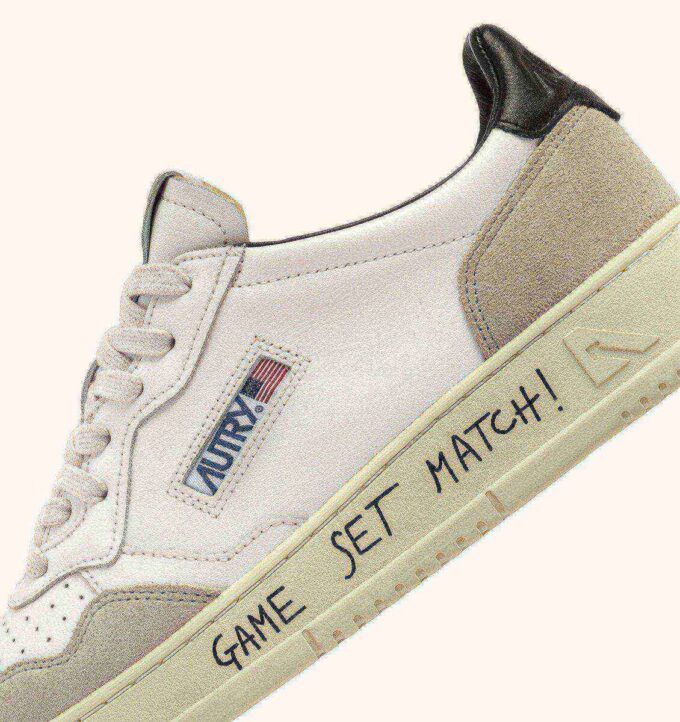 MEDALIST LOW SNEAKER AUS WEISSEM UND SCHWARZEM LEDER UND WILDLEDER MIT SCHRIFTZUG MEDALIST LOW SNEAKER AUS WEISSEM UND SCHWARZEM LEDER UND WILDLEDER MIT SCHRIFTZUG