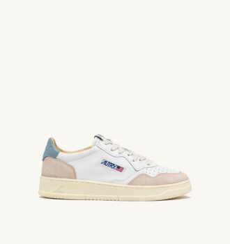 MEDALIST LOW SNEAKER AUS WEISSEM UND SILBERBLAUEM LEDER-WILDLEDER