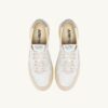 MEDALIST LOW SNEAKER AUS WEISSEM UND SILBERBLAUEM LEDER-WILDLEDER
