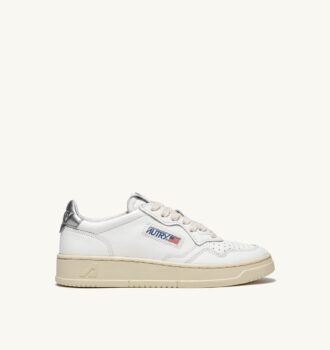 MEDALIST LOW SNEAKER AUS WEISSEM UND SILBERNEN LEDER