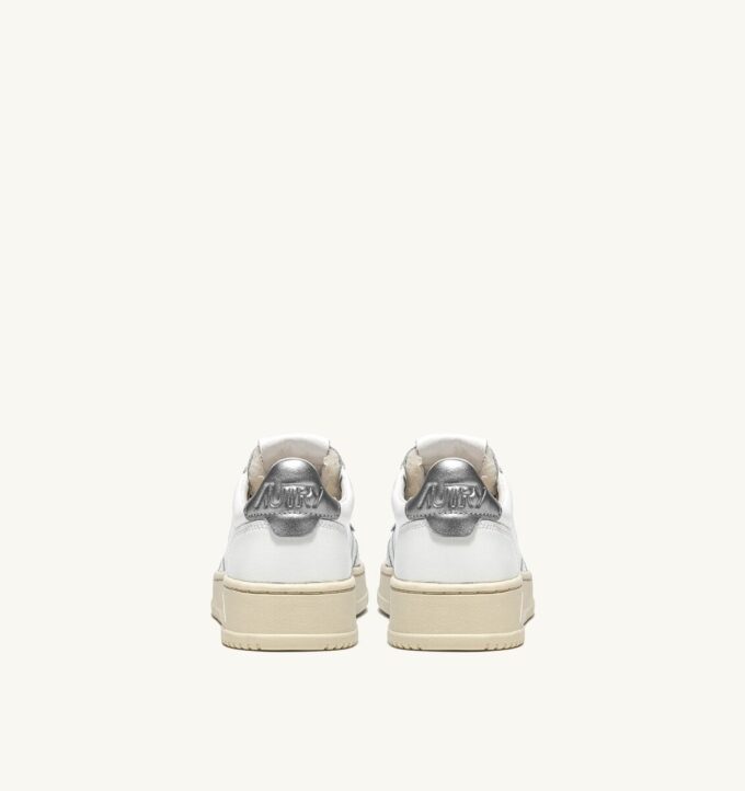 MEDALIST LOW SNEAKER AUS WEISSEM UND SILBERNEN LEDER MEDALIST LOW SNEAKER AUS WEISSEM UND SILBERNEN LEDER