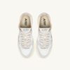 MEDALIST LOW SNEAKER AUS WEISSEM UND SILBERNEN LEDER MIT SCHRIFTZUG