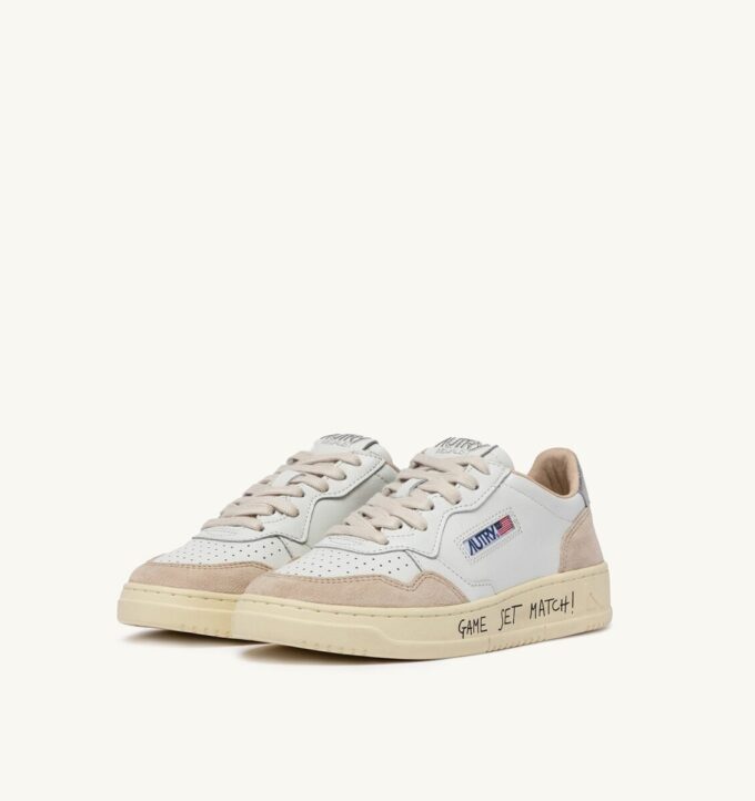 MEDALIST LOW SNEAKER AUS WEISSEM UND SILBERNEN LEDER UND WILDLEDER MIT SCHRIFTZUG MEDALIST LOW SNEAKER AUS WEISSEM UND SILBERNEN LEDER UND WILDLEDER MIT SCHRIFTZUG