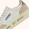 MEDALIST LOW SNEAKER AUS WEISSEM UND SILBERNEN LEDER UND WILDLEDER MIT SCHRIFTZUG MEDALIST LOW SNEAKER AUS WEISSEM UND SILBERNEN LEDER UND WILDLEDER MIT SCHRIFTZUG