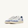 MEDALIST LOW SNEAKER AUS WILDLEDER UND LEDER, FARBE WEISS UND CLAUDIA MEDALIST LOW SNEAKER AUS WILDLEDER UND LEDER, FARBE WEISS UND CLAUDIA