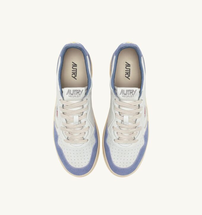 MEDALIST LOW SNEAKER AUS WILDLEDER UND LEDER, FARBE WEISS UND CLAUDIA MEDALIST LOW SNEAKER AUS WILDLEDER UND LEDER, FARBE WEISS UND CLAUDIA
