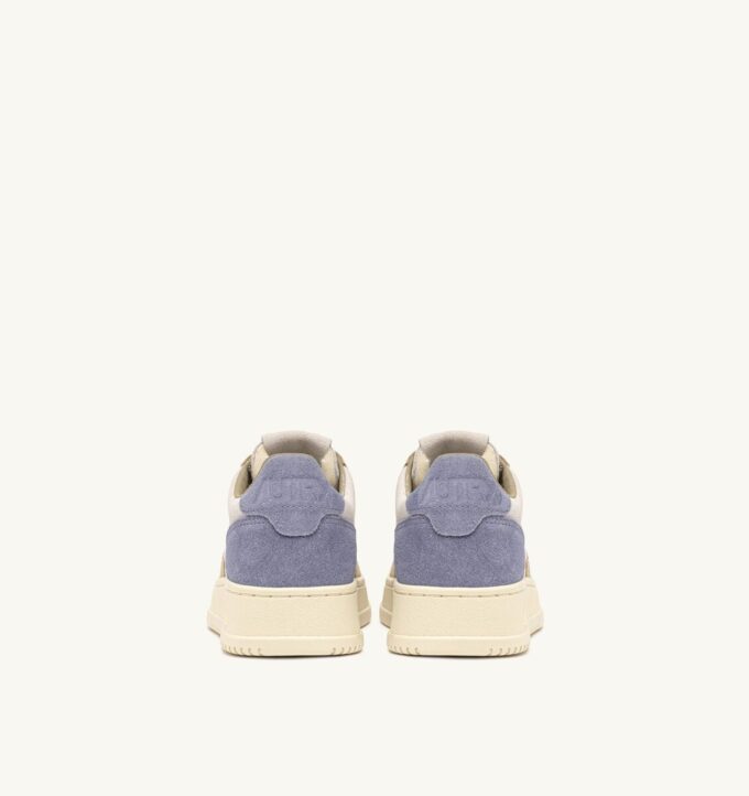MEDALIST LOW SNEAKER IN DREIFARBIGEM HELLBLAU CLAUDIA UND SPONGE SUEDE MEDALIST LOW SNEAKER IN DREIFARBIGEM HELLBLAU CLAUDIA UND SPONGE SUEDE