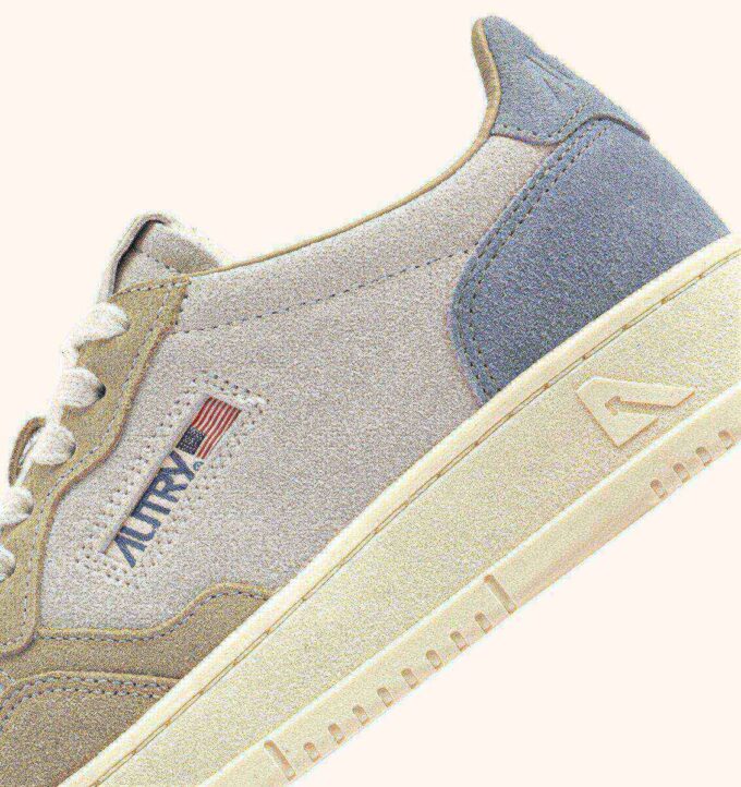 MEDALIST LOW SNEAKER IN DREIFARBIGEM HELLBLAU CLAUDIA UND SPONGE SUEDE MEDALIST LOW SNEAKER IN DREIFARBIGEM HELLBLAU CLAUDIA UND SPONGE SUEDE