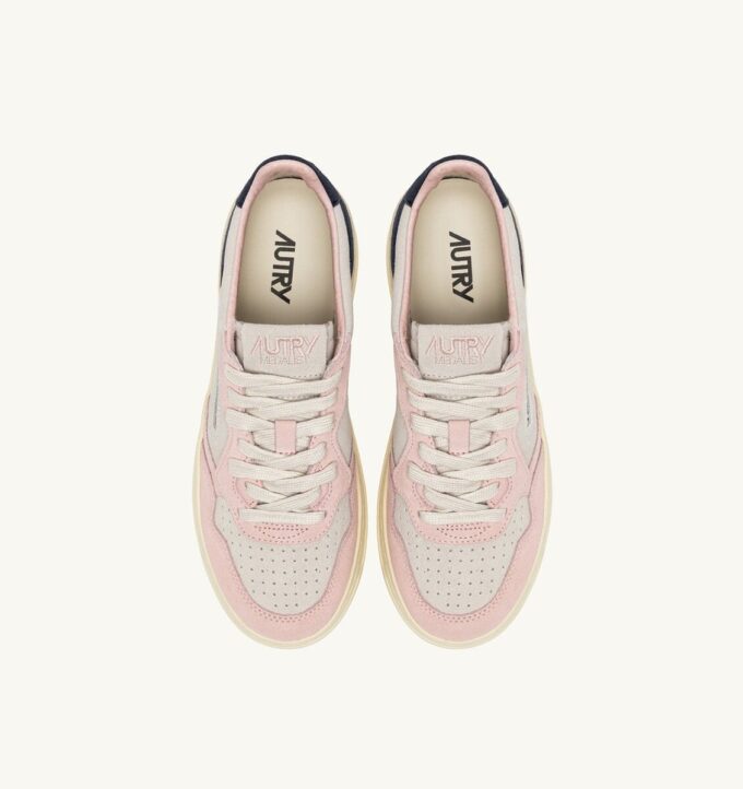 MEDALIST LOW SNEAKER IN DREIFARBIGEN FARBEN: ROSEMARY UND ATLANTIC SUEDE