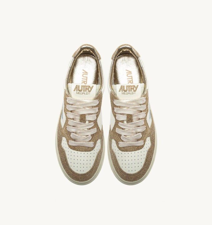 MEDALIST LOW SNEAKER IN LEDER MARSHMALLOW UND SAND GLITTER MEDALIST LOW SNEAKER IN LEDER MARSHMALLOW UND SAND GLITTER
