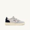 MEDALIST LOW SNEAKER IN LOFT GRAY UND SPACE BLUE WILDLEDER MEDALIST LOW SNEAKER IN LOFT GRAY UND SPACE BLUE WILDLEDER