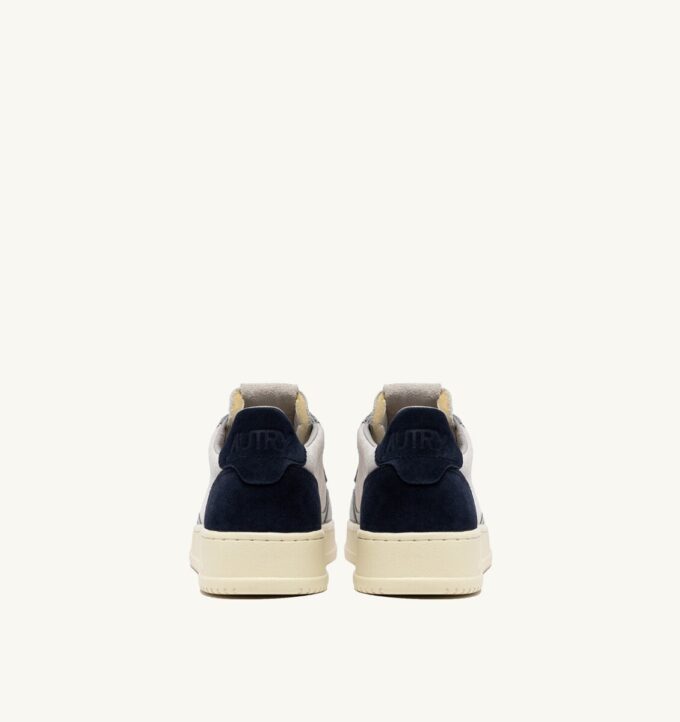 MEDALIST LOW SNEAKER IN LOFT GRAY UND SPACE BLUE WILDLEDER MEDALIST LOW SNEAKER IN LOFT GRAY UND SPACE BLUE WILDLEDER