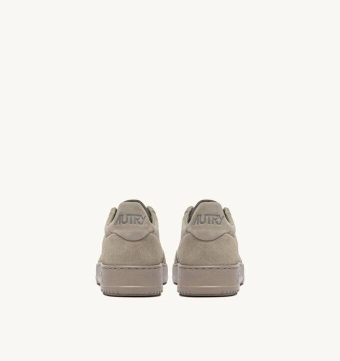MEDALIST LOW SNEAKER IN LONDON FOG NUBUKLEDER UND WILDLEDER MEDALIST LOW SNEAKER IN LONDON FOG NUBUKLEDER UND WILDLEDER