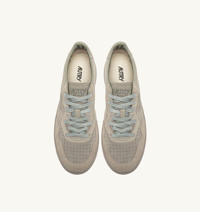 MEDALIST LOW SNEAKER IN LONDON FOG NUBUKLEDER UND WILDLEDER MEDALIST LOW SNEAKER IN LONDON FOG NUBUKLEDER UND WILDLEDER