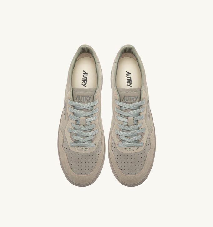 MEDALIST LOW SNEAKER IN LONDON FOG NUBUKLEDER UND WILDLEDER MEDALIST LOW SNEAKER IN LONDON FOG NUBUKLEDER UND WILDLEDER
