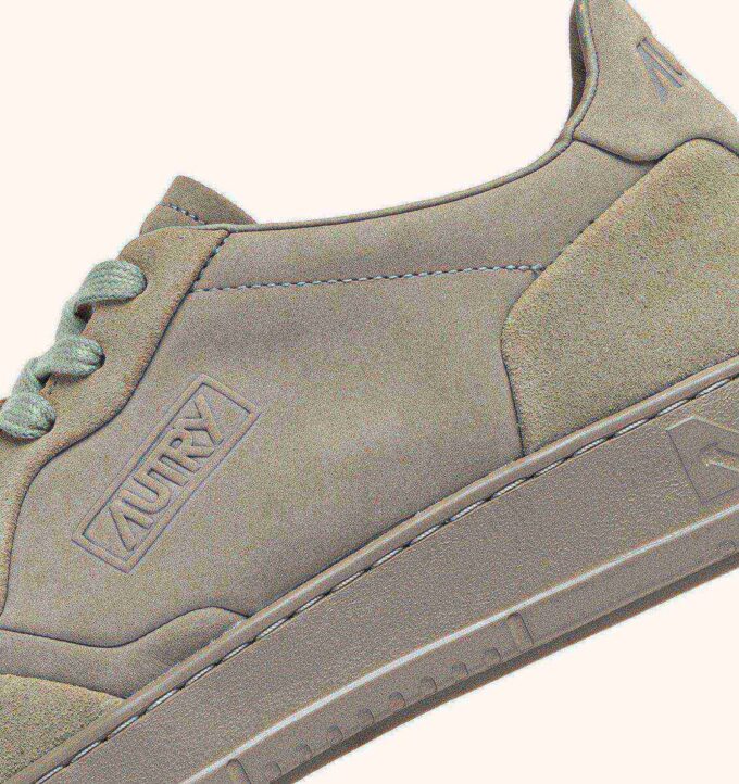 MEDALIST LOW SNEAKER IN LONDON FOG NUBUKLEDER UND WILDLEDER MEDALIST LOW SNEAKER IN LONDON FOG NUBUKLEDER UND WILDLEDER