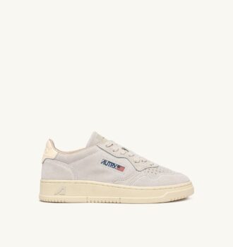 MEDALIST LOW SNEAKER IN MARMOR- UND OFF-WHITE-WILDLEDER