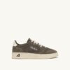 MEDALIST LOW SNEAKER IN MISTLETOE UND OFF WHITE SUEDE MEDALIST LOW SNEAKER IN MISTLETOE UND OFF WHITE SUEDE