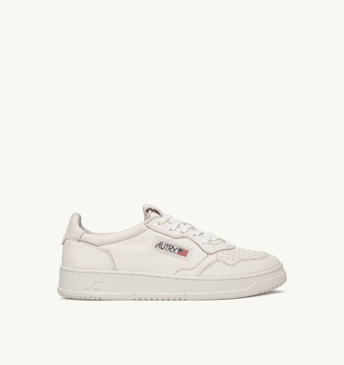 MEDALIST LOW SNEAKER IN OPTICAL WHITE SUPERSOFT NAPA LEDER