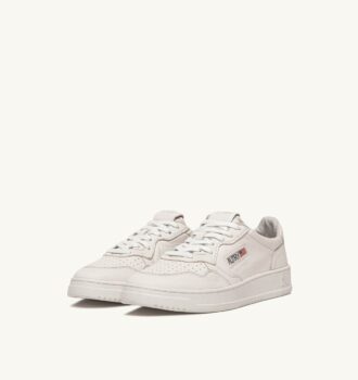 MEDALIST LOW SNEAKER IN OPTICAL WHITE SUPERSOFT NAPA LEDER