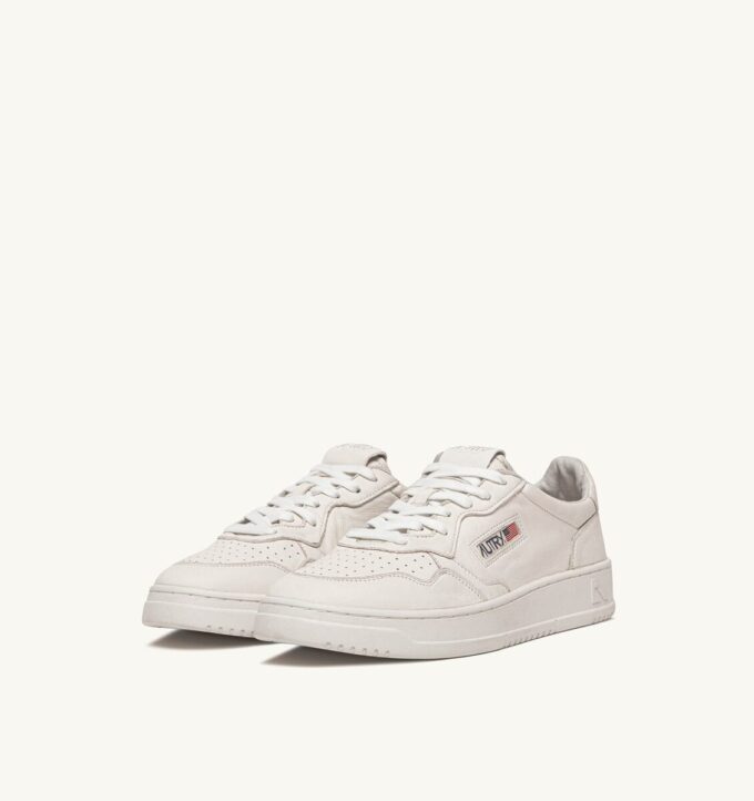 MEDALIST LOW SNEAKER IN OPTICAL WHITE SUPERSOFT NAPA LEDER