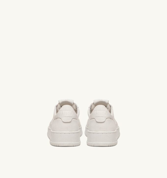 MEDALIST LOW SNEAKER IN OPTICAL WHITE SUPERSOFT NAPA LEDER