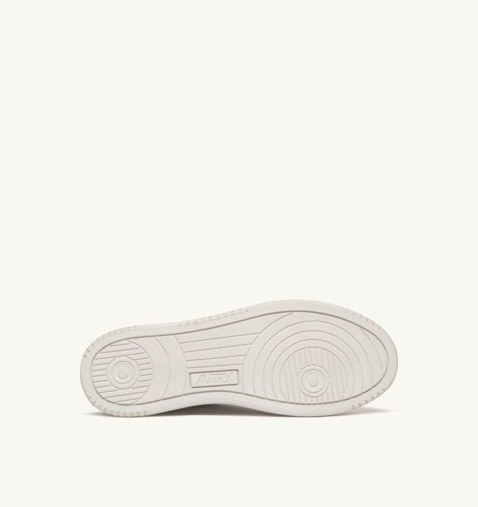 MEDALIST LOW SNEAKER IN OPTICAL WHITE SUPERSOFT NAPA LEDER