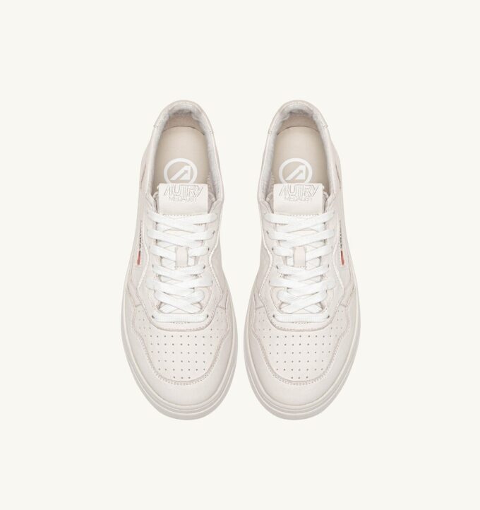 MEDALIST LOW SNEAKER IN OPTICAL WHITE SUPERSOFT NAPA LEDER