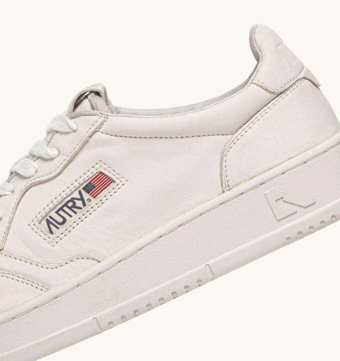 MEDALIST LOW SNEAKER IN OPTICAL WHITE SUPERSOFT NAPA LEDER