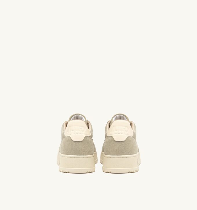 MEDALIST LOW SNEAKER IN PAPYRUS UND OFF WHITE SUEDE MEDALIST LOW SNEAKER IN PAPYRUS UND OFF WHITE SUEDE