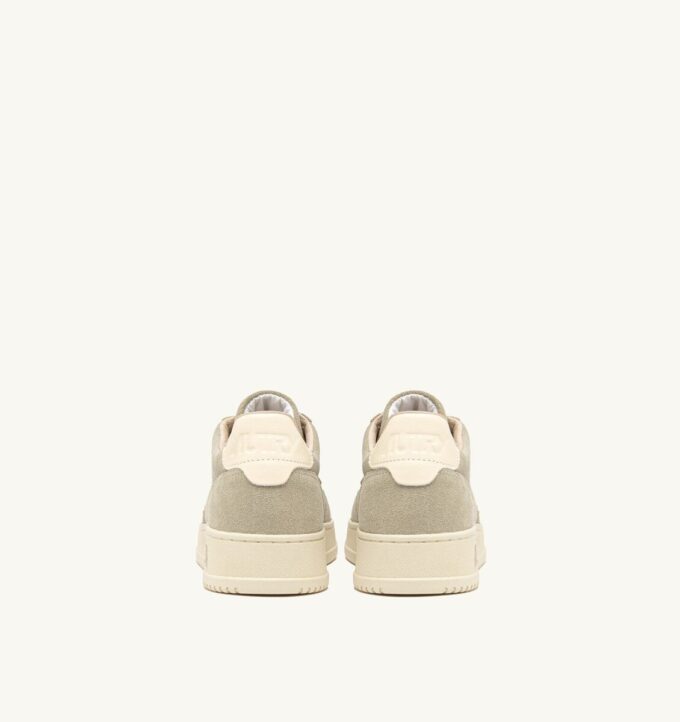 MEDALIST LOW SNEAKER IN PAPYRUS UND OFF WHITE SUEDE