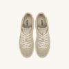 MEDALIST LOW SNEAKER IN PAPYRUS UND OFF WHITE SUEDE