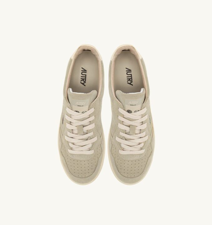MEDALIST LOW SNEAKER IN PAPYRUS UND OFF WHITE SUEDE
