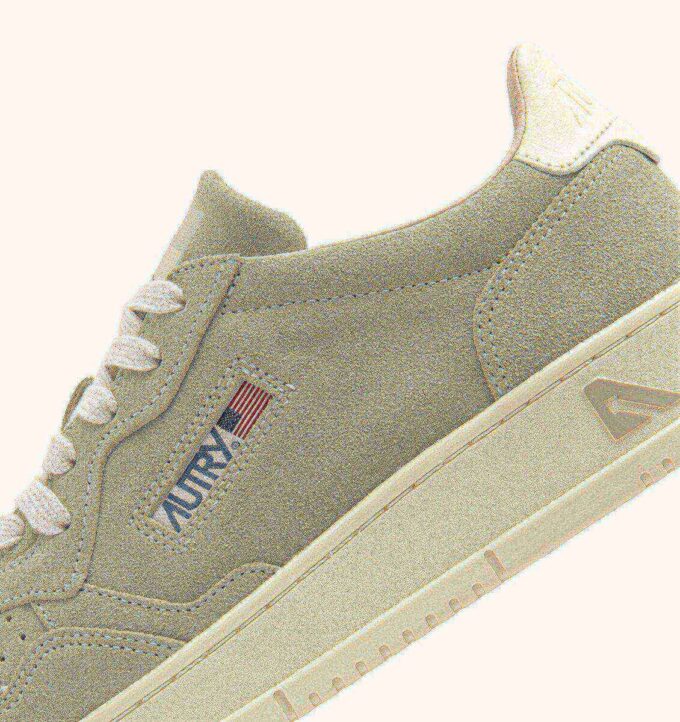 MEDALIST LOW SNEAKER IN PAPYRUS UND OFF WHITE SUEDE MEDALIST LOW SNEAKER IN PAPYRUS UND OFF WHITE SUEDE