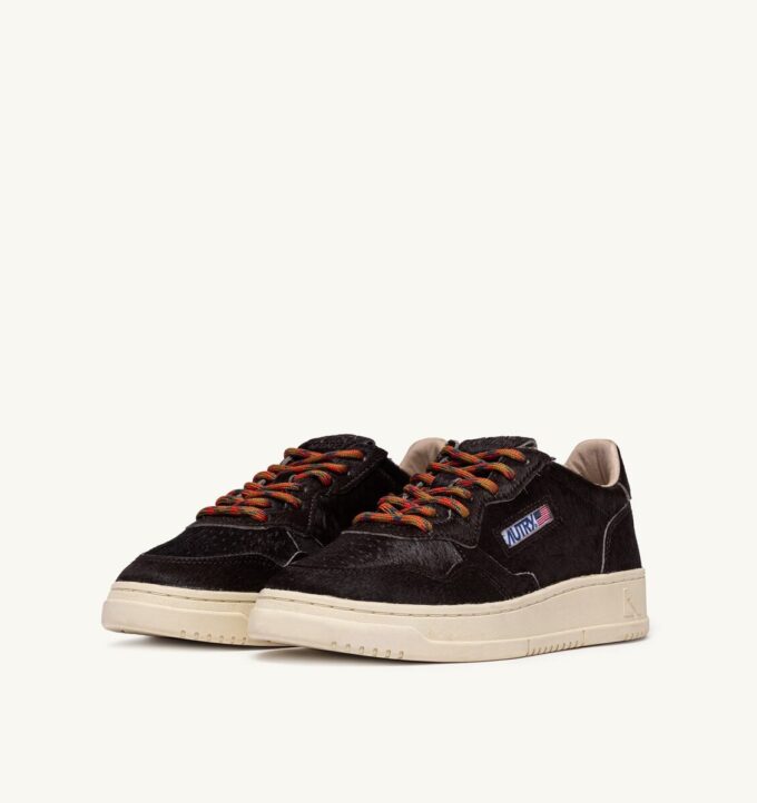 MEDALIST LOW SNEAKER IN SCHOKOLADENBRAUN MIT PONYHAAR-EFFEKT MEDALIST LOW SNEAKER IN SCHOKOLADENBRAUN MIT PONYHAAR-EFFEKT