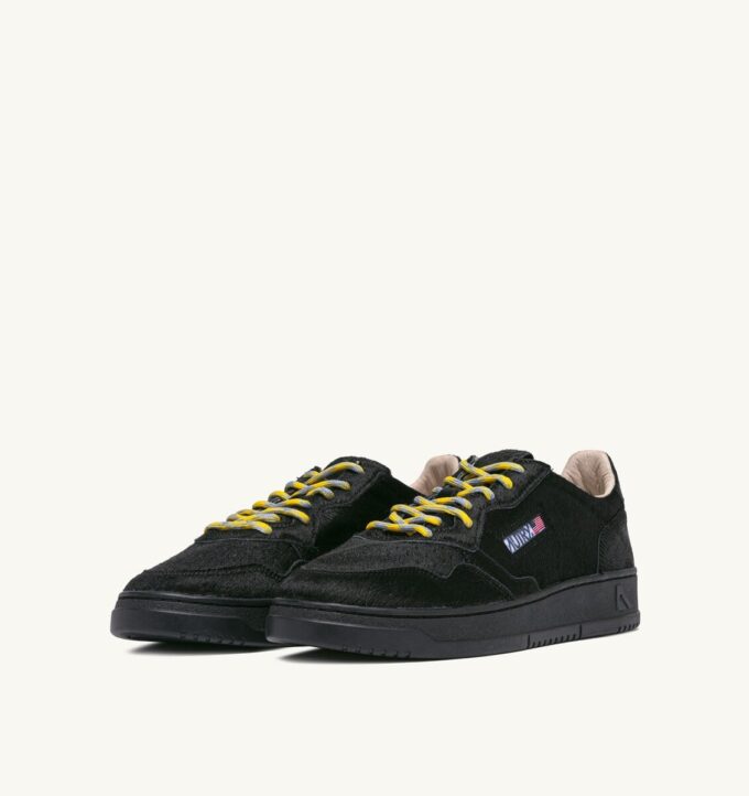 MEDALIST LOW SNEAKER IN SCHWARZ MIT PONYHAAR-EFFEKT