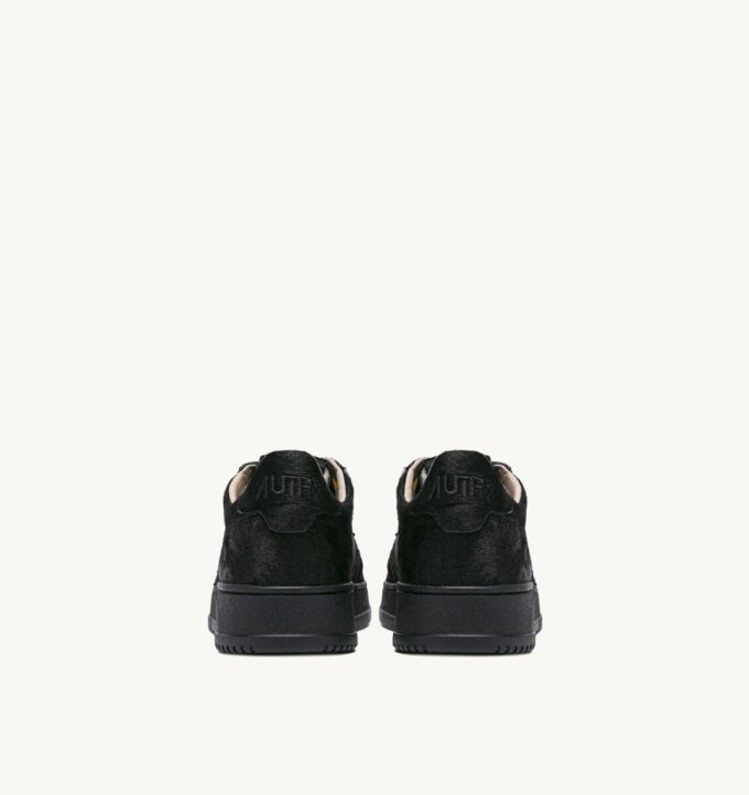 MEDALIST LOW SNEAKER IN SCHWARZ MIT PONYHAAR-EFFEKT
