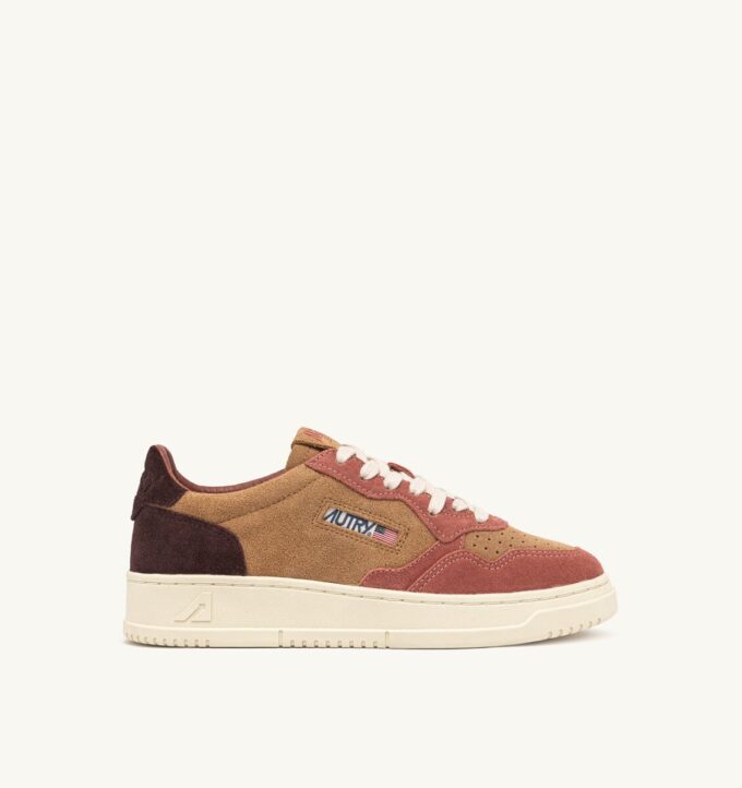 MEDALIST LOW SNEAKER IN TRICOLOR BONITO STREET UND WINE SUEDE