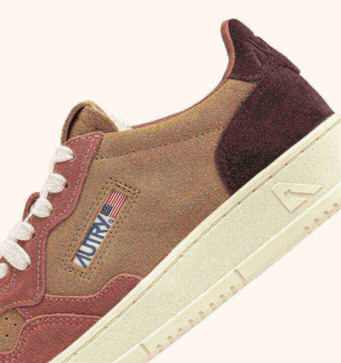 MEDALIST LOW SNEAKER IN TRICOLOR BONITO STREET UND WINE SUEDE