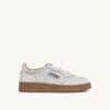 MEDALIST LOW SNEAKER IN WEISS UND TABAKBRAUNEM WILDLEDER MIT ABSCHNITTENEM EFFEKT MEDALIST LOW SNEAKER IN WEISS UND TABAKBRAUNEM WILDLEDER MIT ABSCHNITTENEM EFFEKT