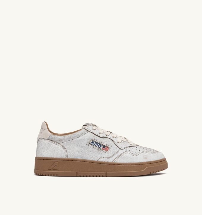 MEDALIST LOW SNEAKER IN WEISS UND TABAKBRAUNEM WILDLEDER MIT ABSCHNITTENEM EFFEKT MEDALIST LOW SNEAKER IN WEISS UND TABAKBRAUNEM WILDLEDER MIT ABSCHNITTENEM EFFEKT