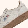 MEDALIST LOW SNEAKER IN WEISS UND TABAKBRAUNEM WILDLEDER MIT ABSCHNITTENEM EFFEKT MEDALIST LOW SNEAKER IN WEISS UND TABAKBRAUNEM WILDLEDER MIT ABSCHNITTENEM EFFEKT