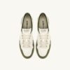 MEDALIST LOW SNEAKER IN WEISSEM UND MILITÄRISCHEM LEDER UND WILDLEDER