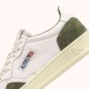 MEDALIST LOW SNEAKER IN WEISSEM UND MILITÄRISCHEM LEDER UND WILDLEDER